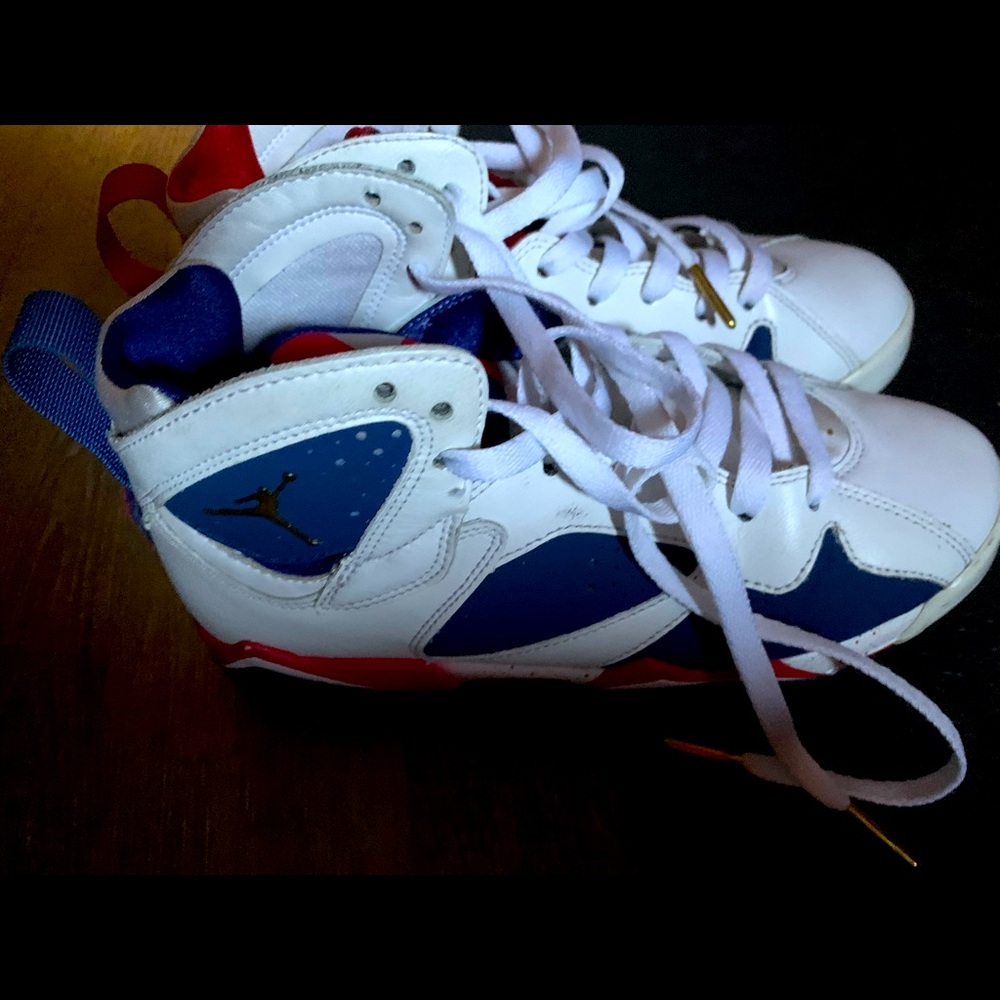 Air Jordan 7 Retro boys y Size  4.5  Red/White/Blue will fit a size 6.5 in women